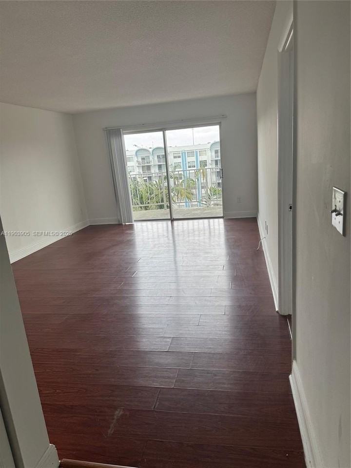 496 Nw 165th Street Rd #D614 - Photo 3 of 10