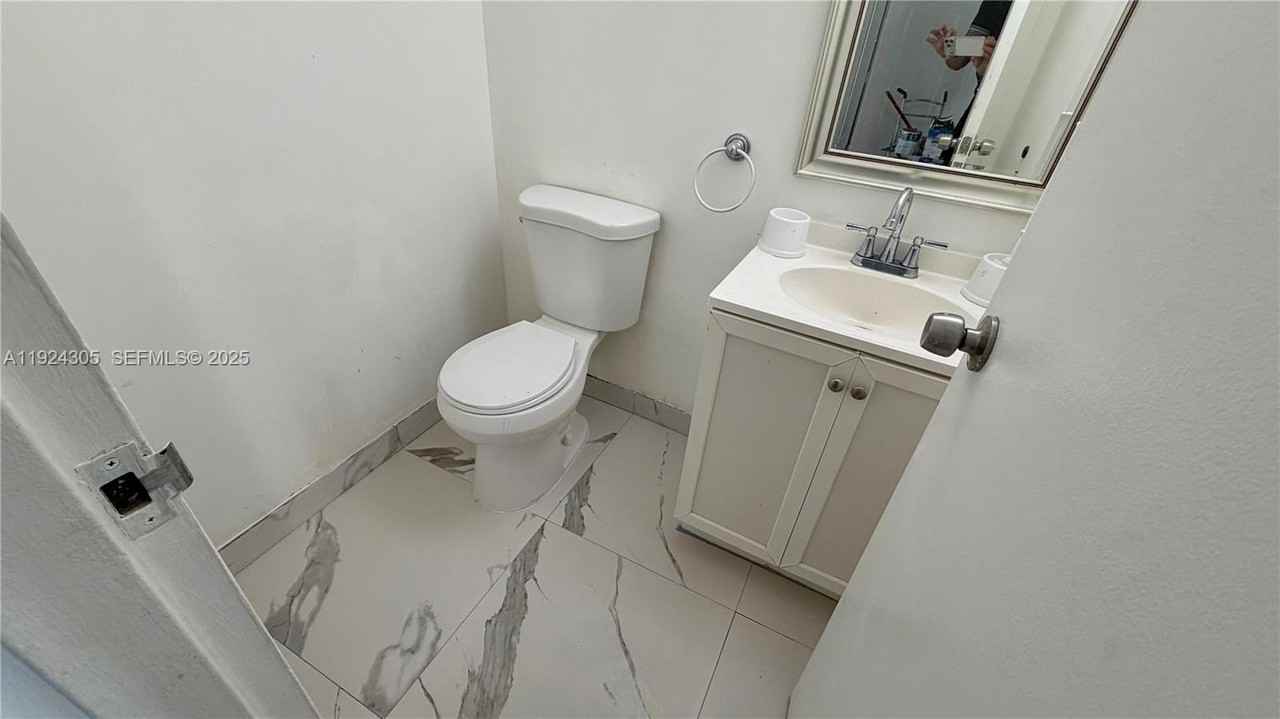 16909 N Bay Rd #504 - Photo 5 of 50