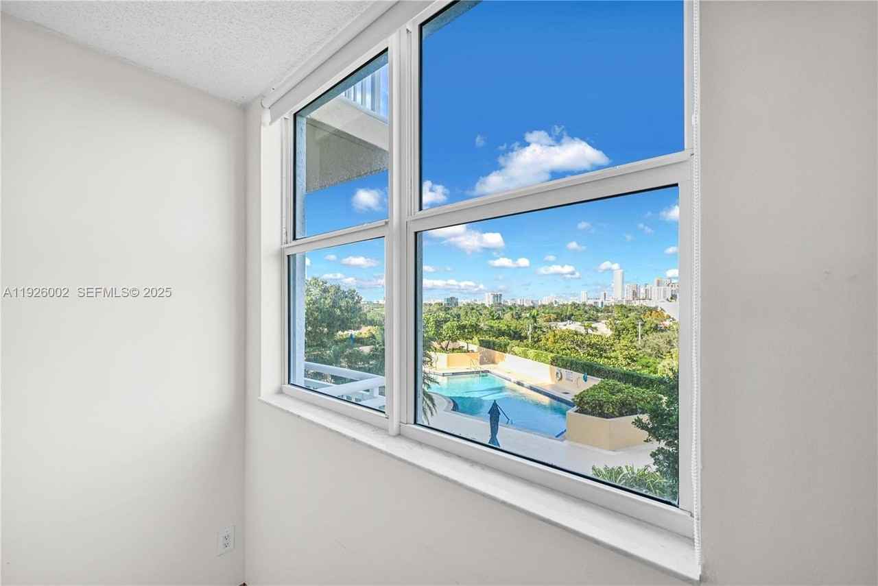 2475 Brickell Ave #703 - Photo 6 of 27