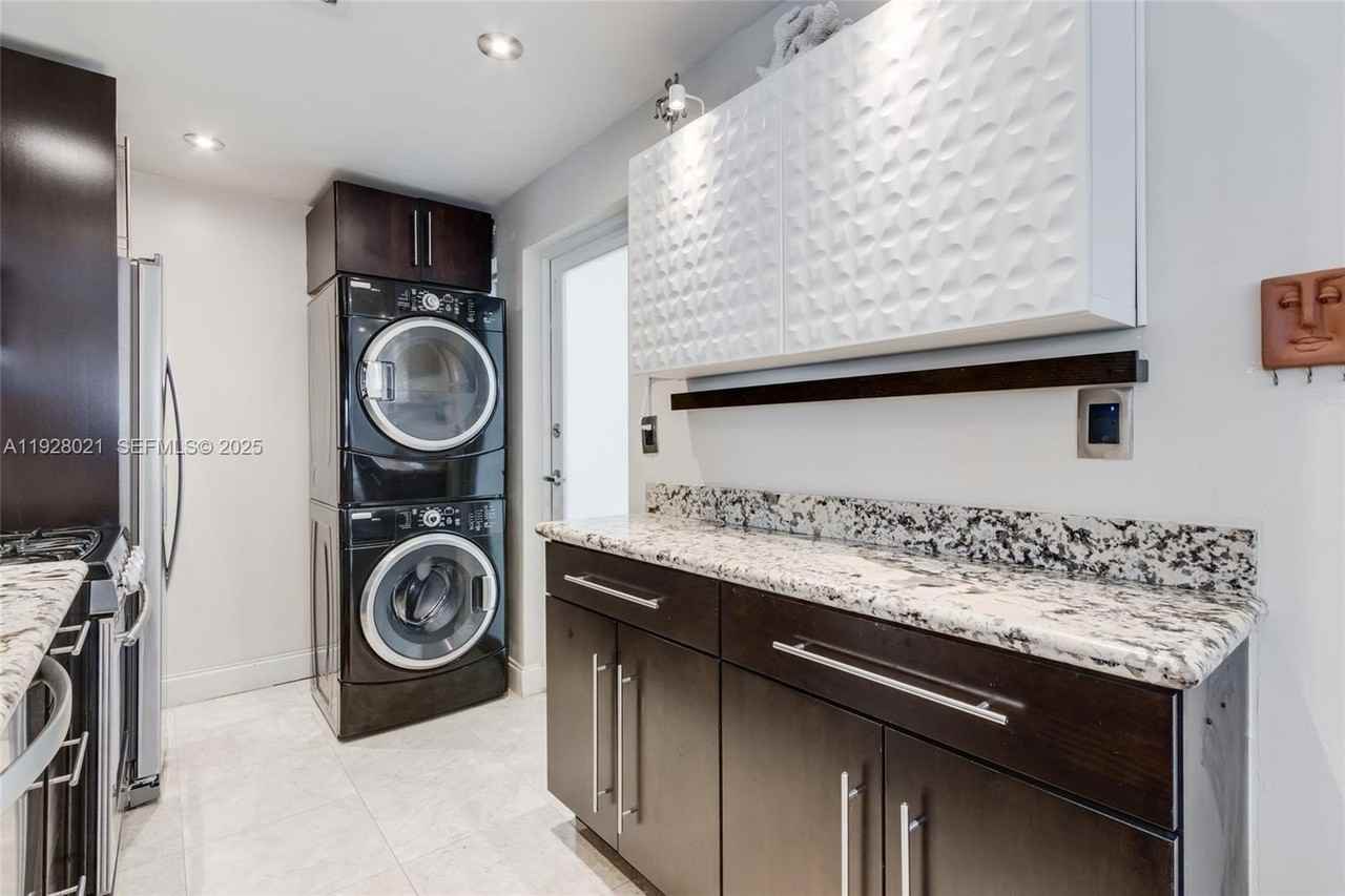 1110 Venetian Way #1A - Photo 6 of 19