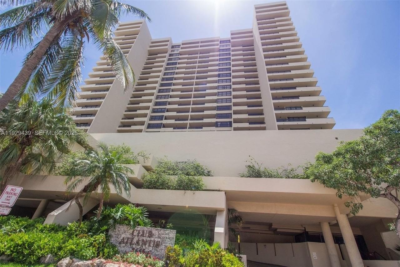 2555 Collins Ave #911