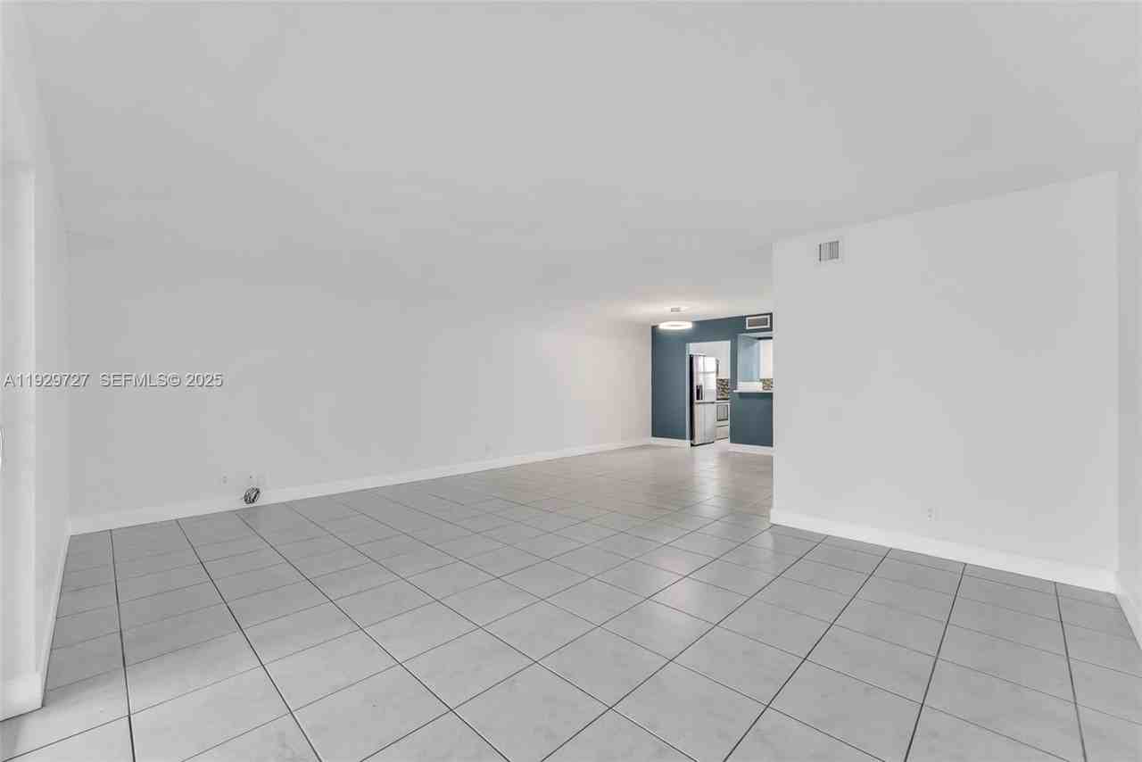 2945 Northwest 68th Street - Photo 7 of 27