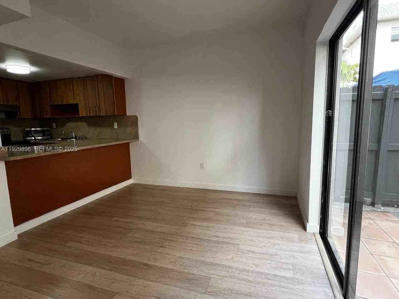 324 West 74th Place #5 - Photo 3 of 8