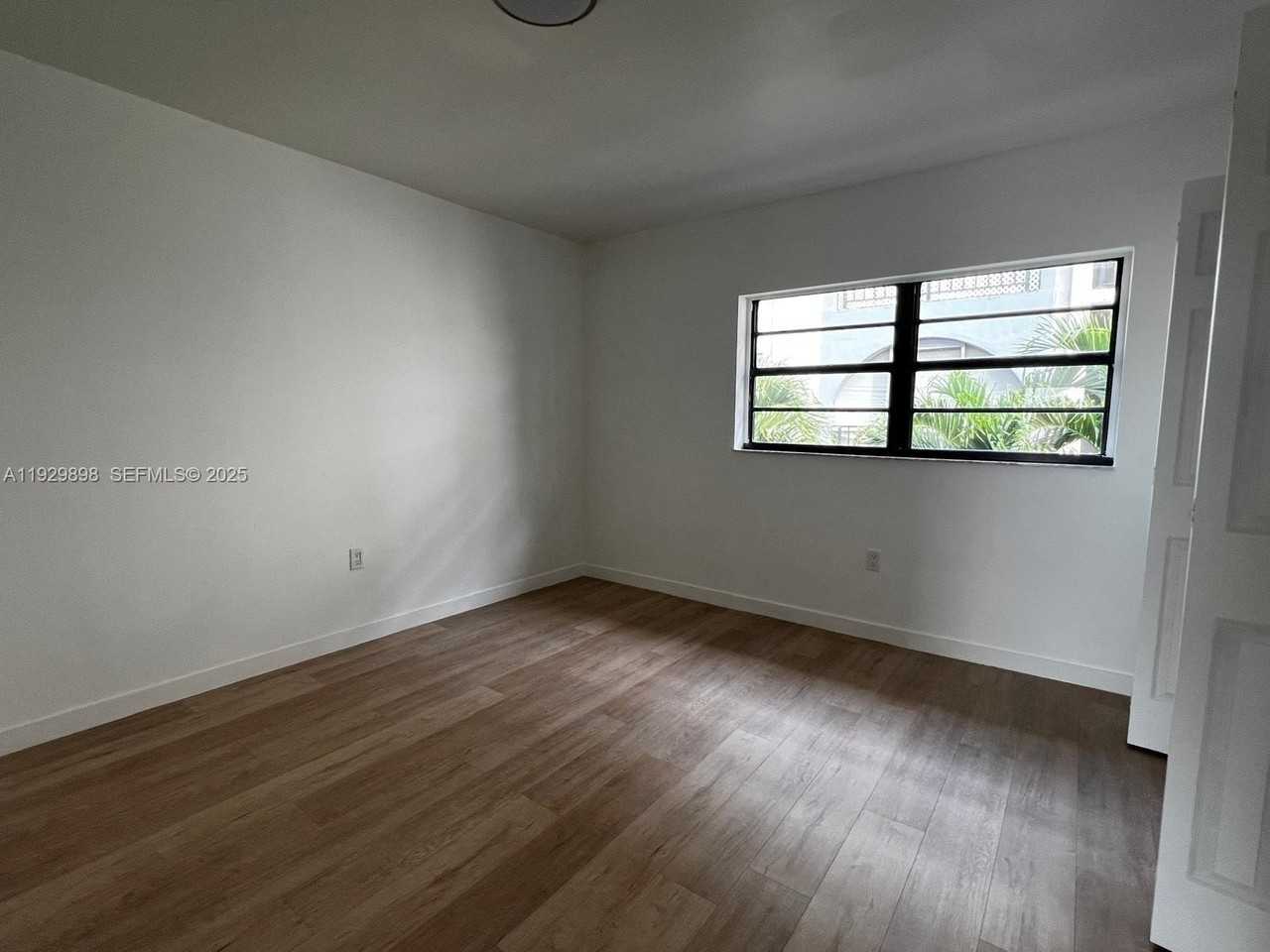 324 West 74th Place #5 - Photo 6 of 8