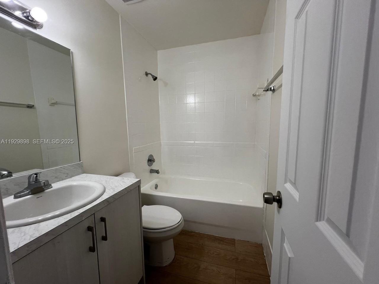 324 West 74th Place #5 - Photo 7 of 8