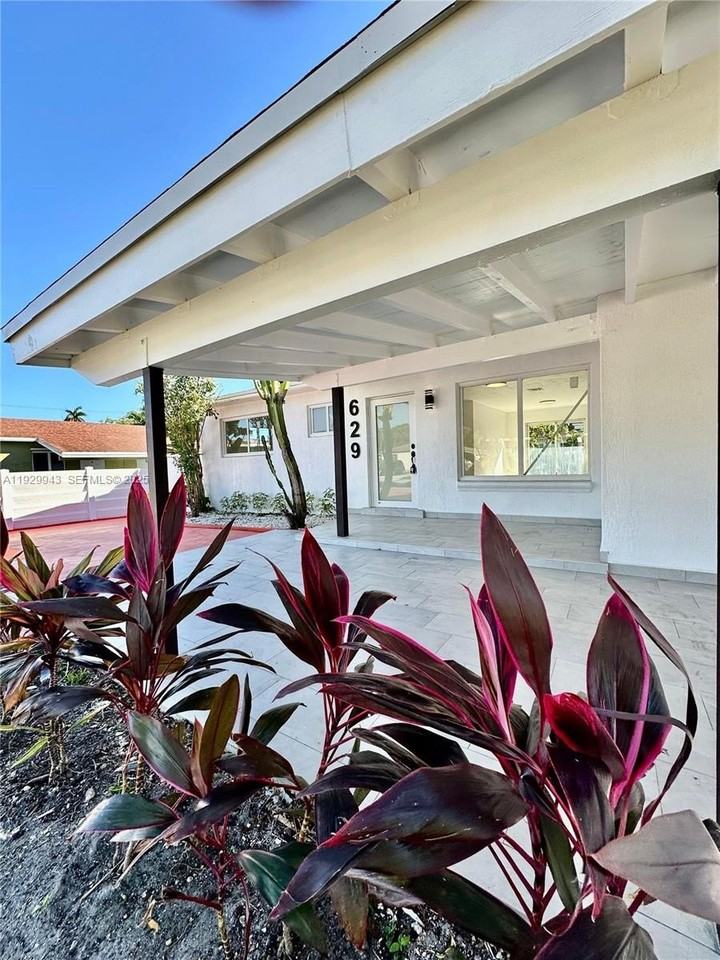 629 Southwest 4th Street - Photo 2 of 27