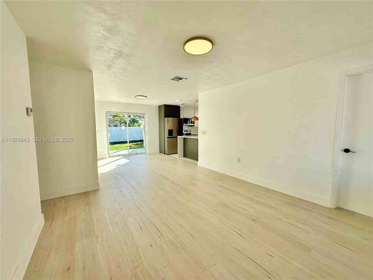 629 Southwest 4th Street - Photo 6 of 27