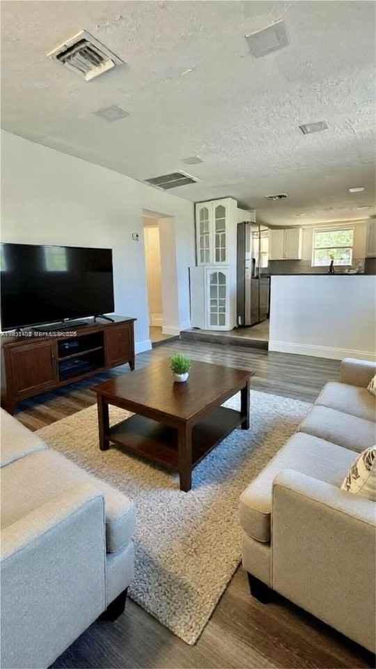 2701 Northwest 18th Terrace #A - Photo 5 of 16