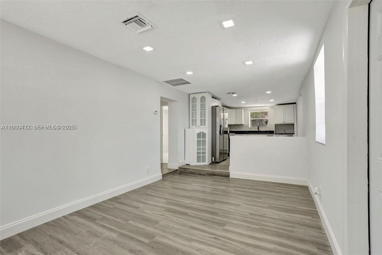 2701 Northwest 18th Terrace #A - Photo 7 of 16