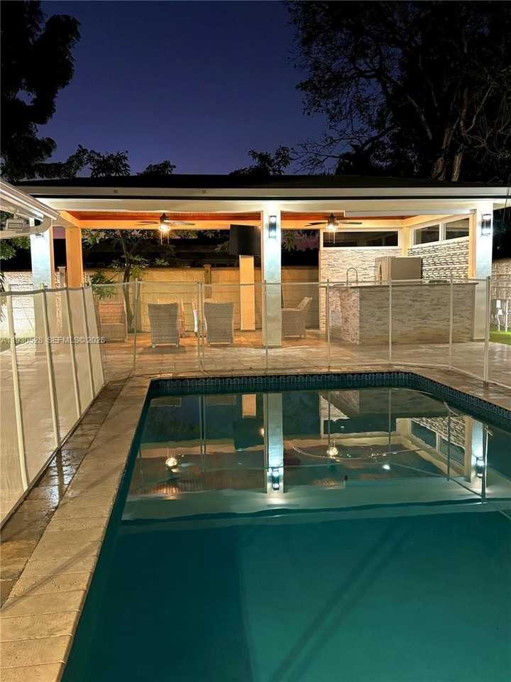 18632 Southwest 93rd Court - Photo 2 of 23