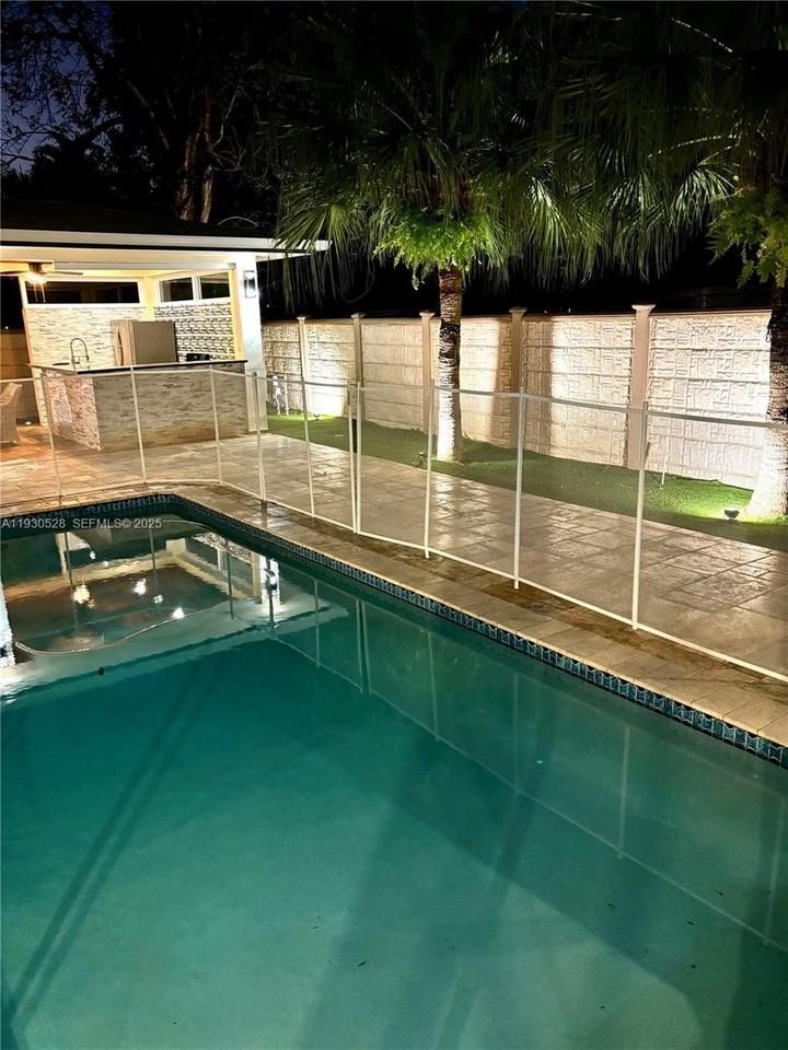 18632 Southwest 93rd Court - Photo 3 of 23