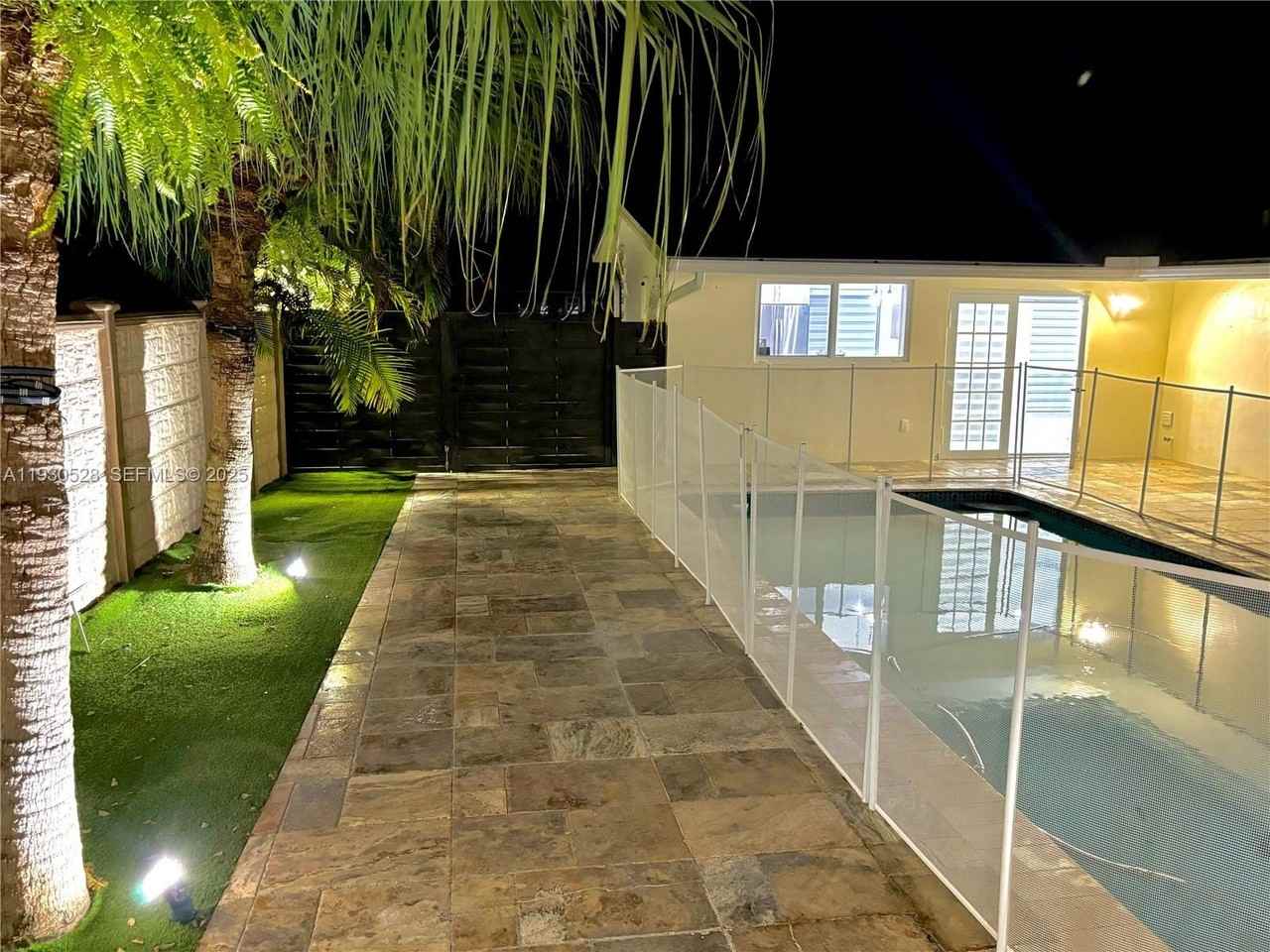 18632 Southwest 93rd Court - Photo 6 of 23