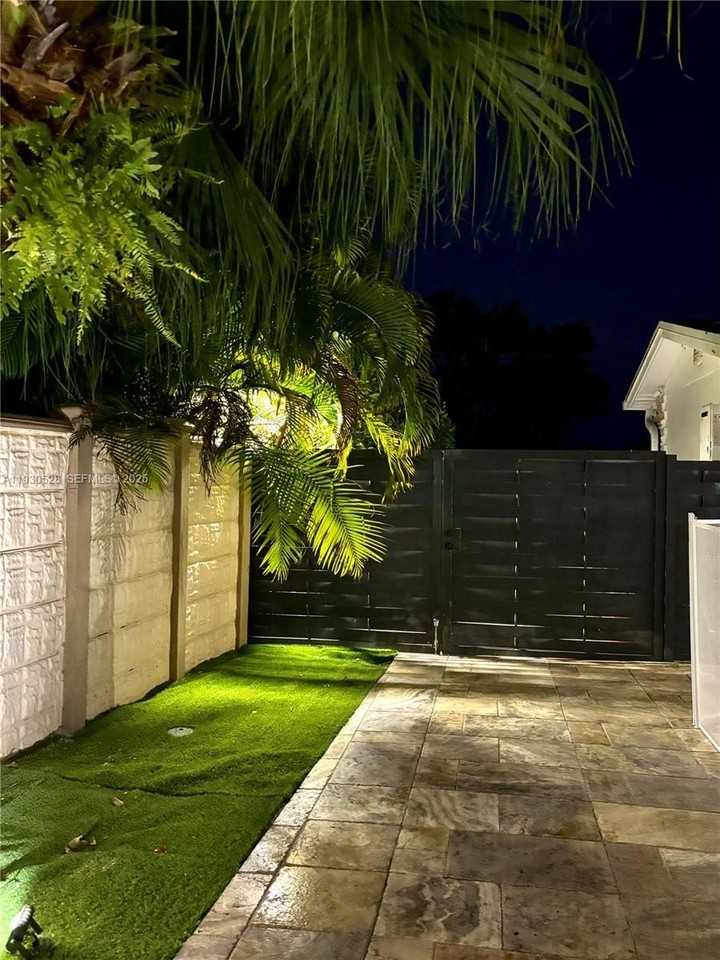 18632 Southwest 93rd Court - Photo 7 of 23