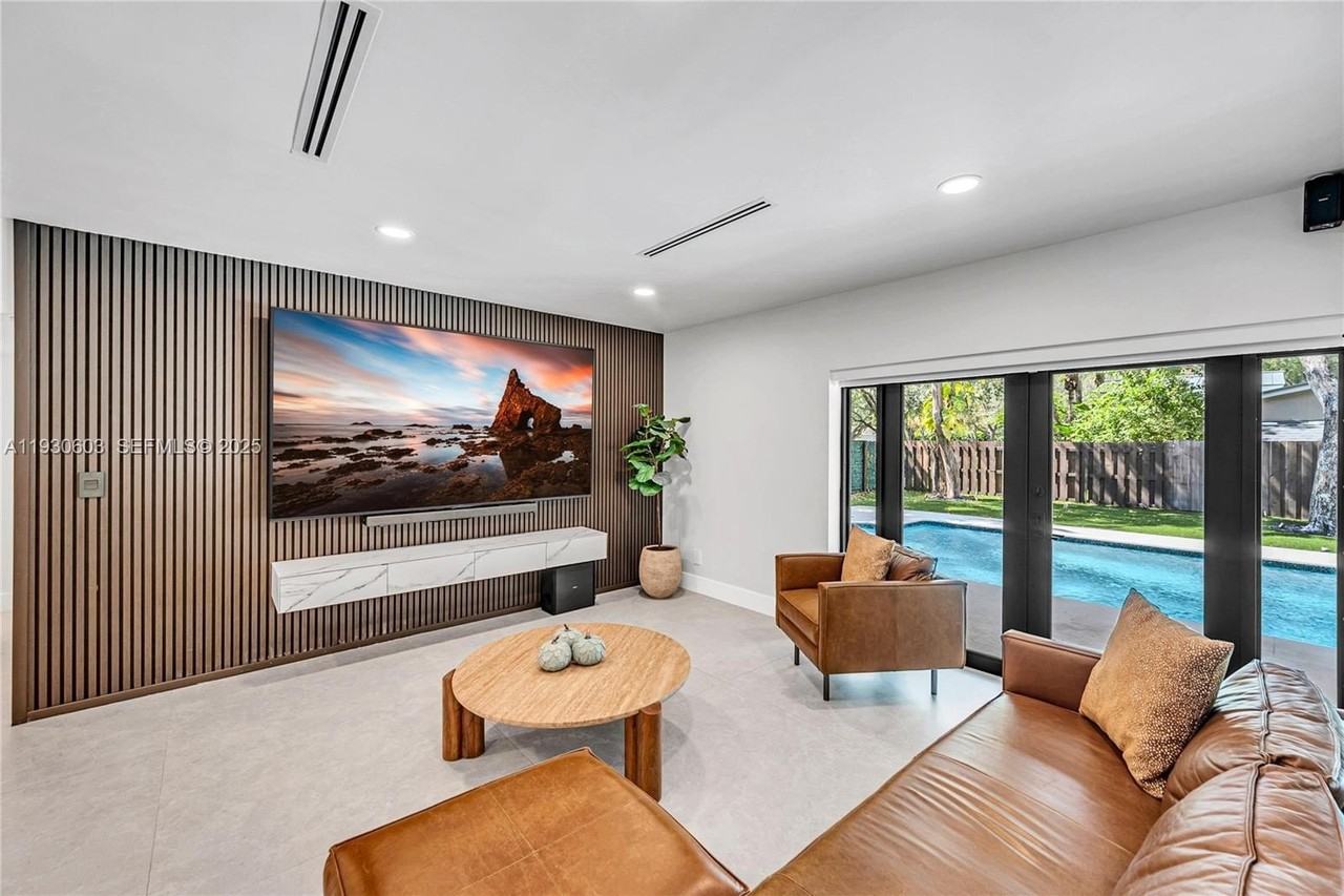 11340 Southwest 74th Court - Photo 3 of 50