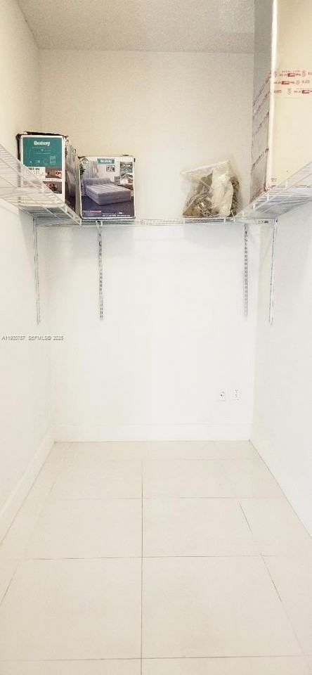 1232 Southwest 17th Terrace #B - Photo 6 of 10