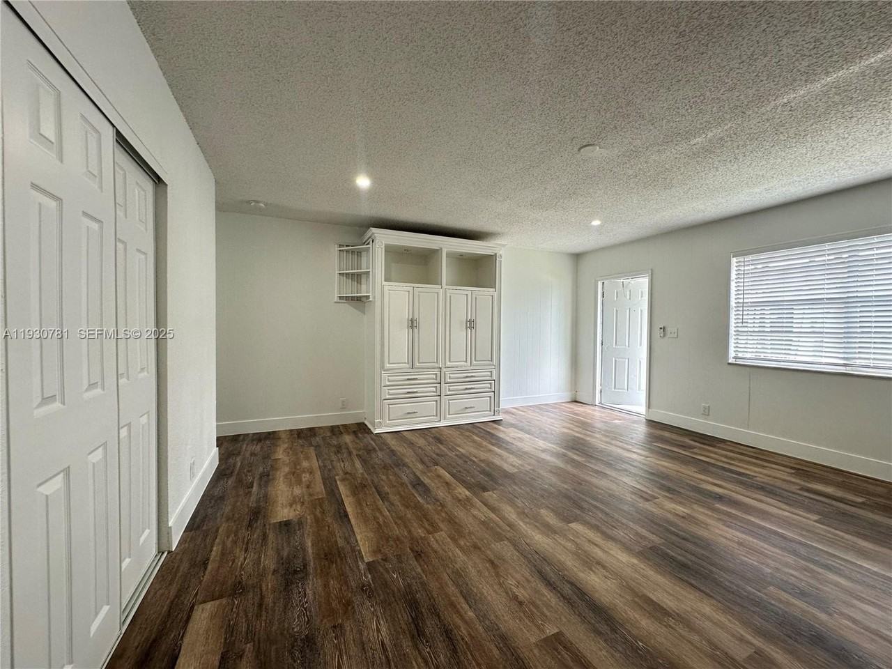 112 Nw 2nd Ave #C - Photo 6 of 27