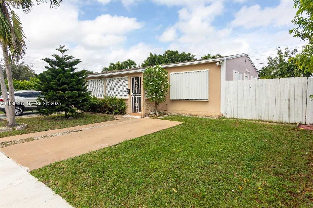 3165 Southwest 27th Lane #1 - Photo 3 of 30