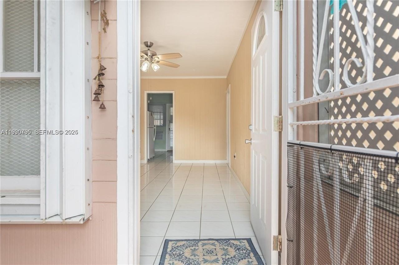 3165 Southwest 27th Lane #1 - Photo 5 of 30