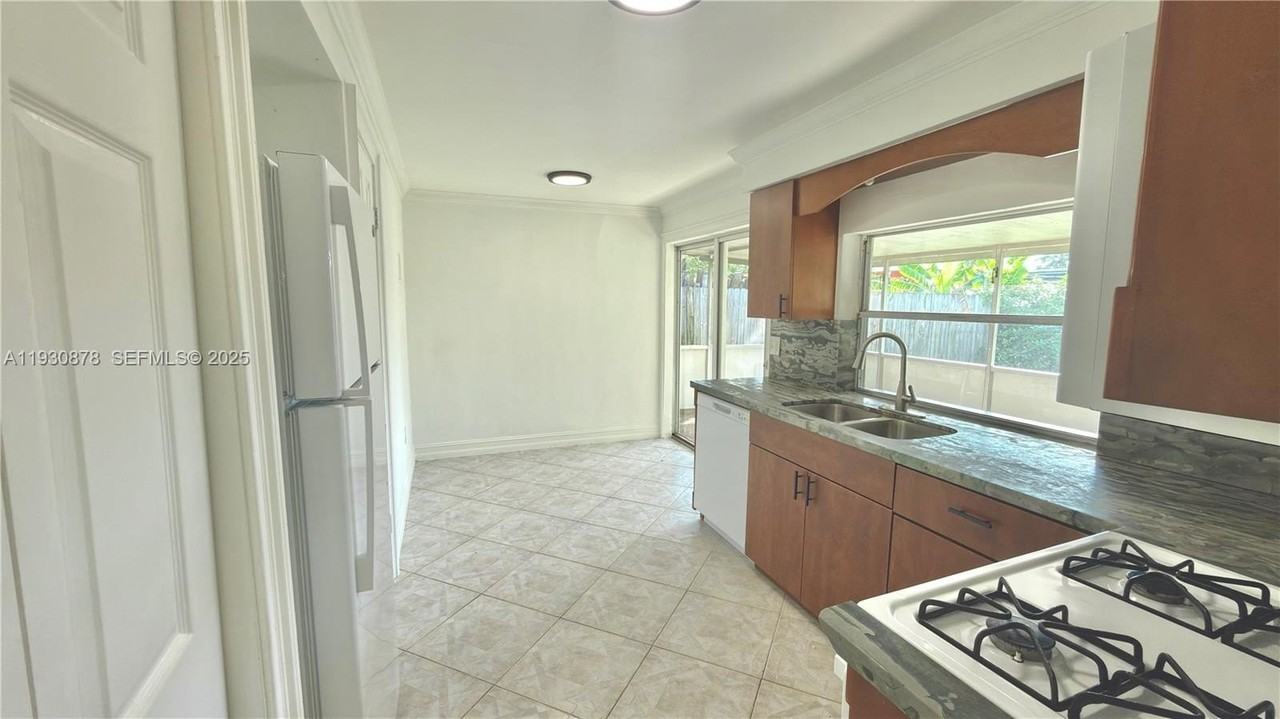 6504 Arbor Drive #6504 - Photo 4 of 31