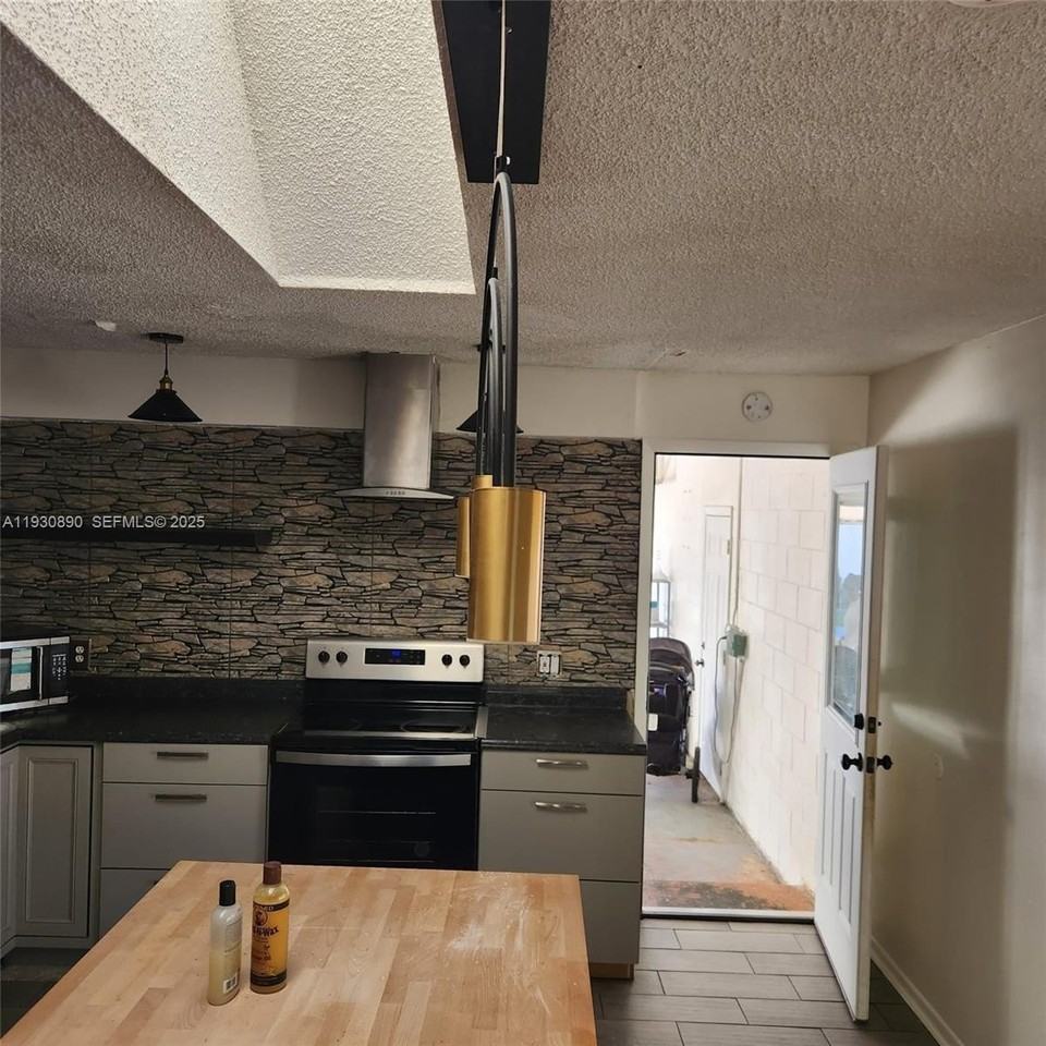 3936 Cypress Landing North #1 - Photo 4 of 13