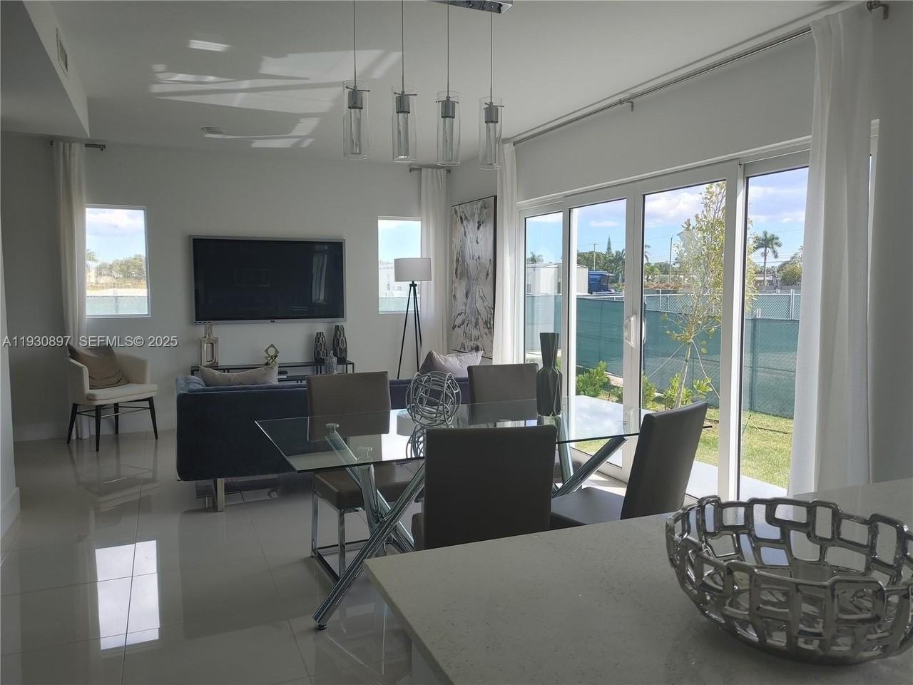 1167 Nw 2nd St - Photo 4 of 28