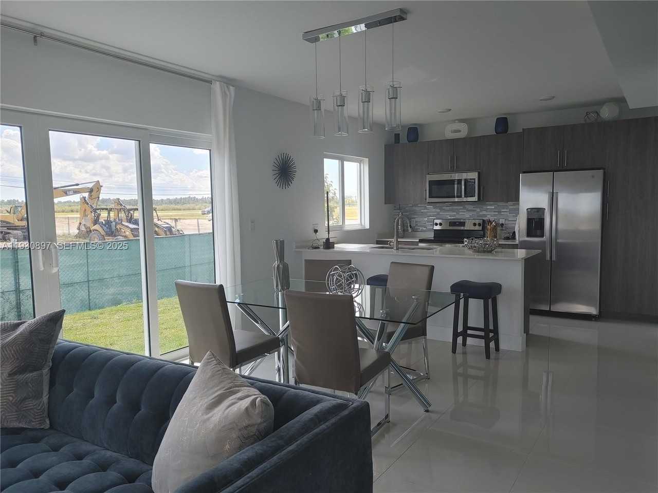 1167 Nw 2nd St - Photo 7 of 28