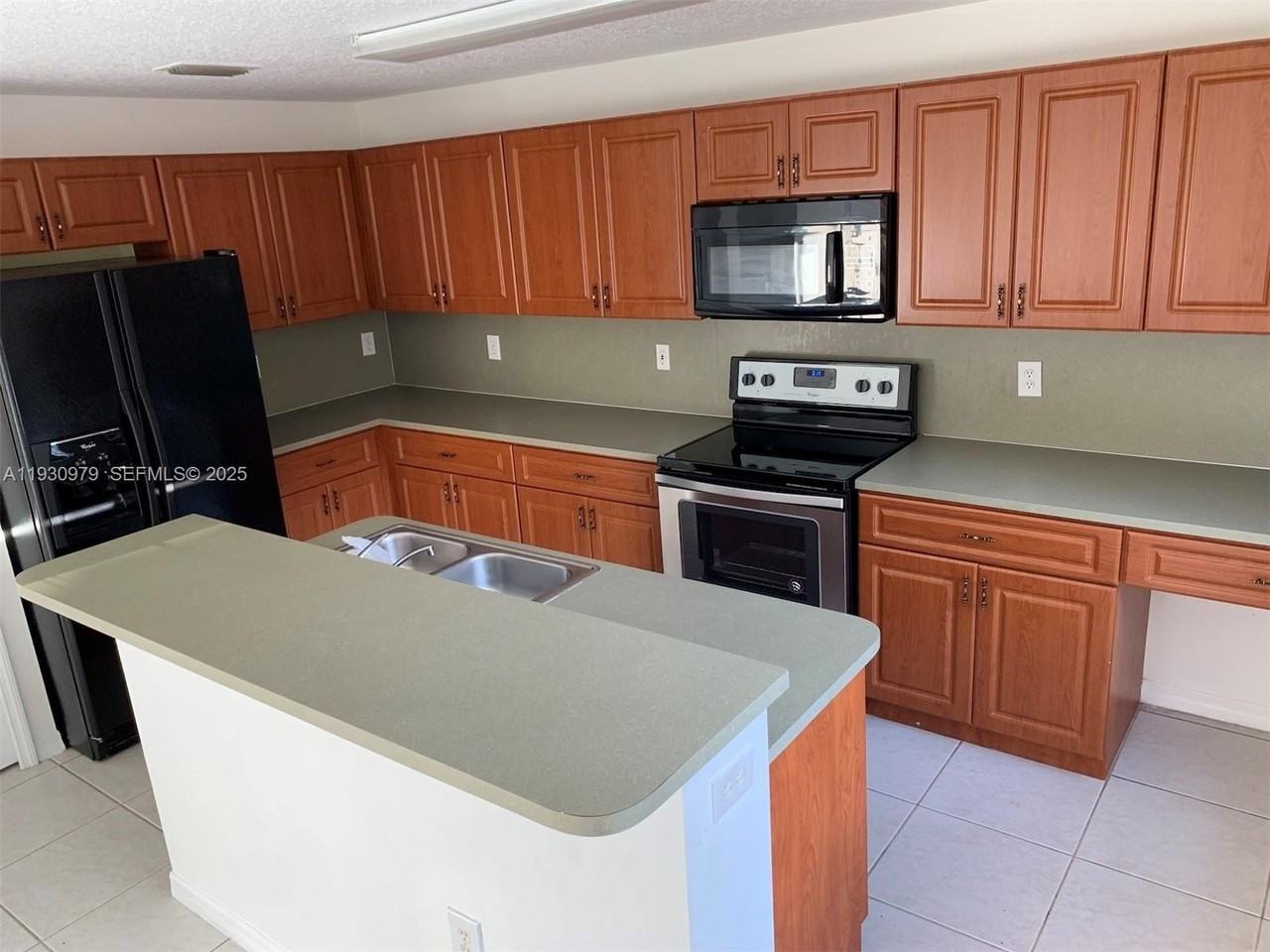 3150 Sw 152nd Pl #3150 - Photo 4 of 25