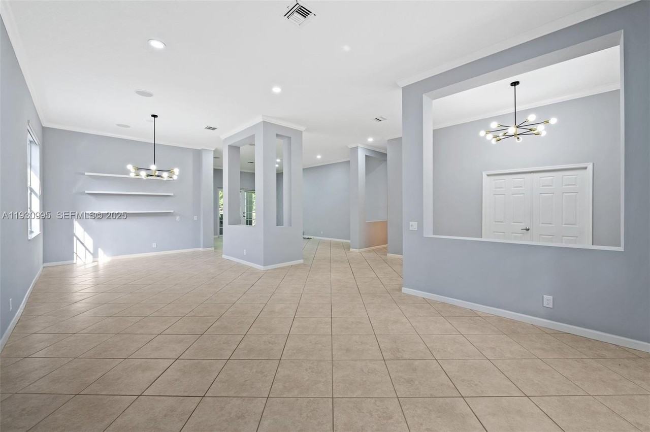 1901 Timberline Road - Photo 5 of 40