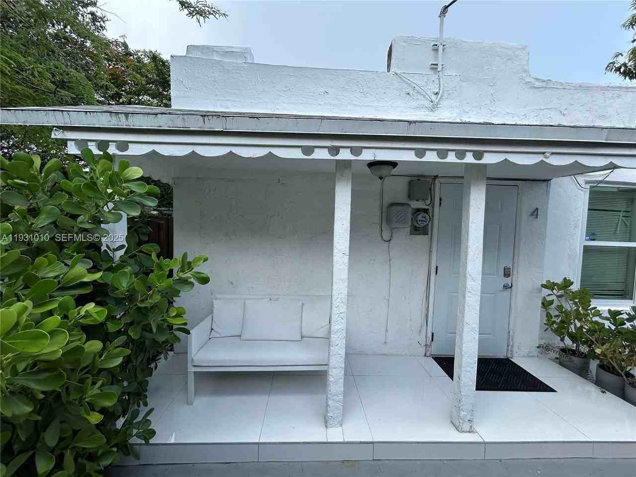 551 Northwest 41st Street #4 - Photo 3 of 13