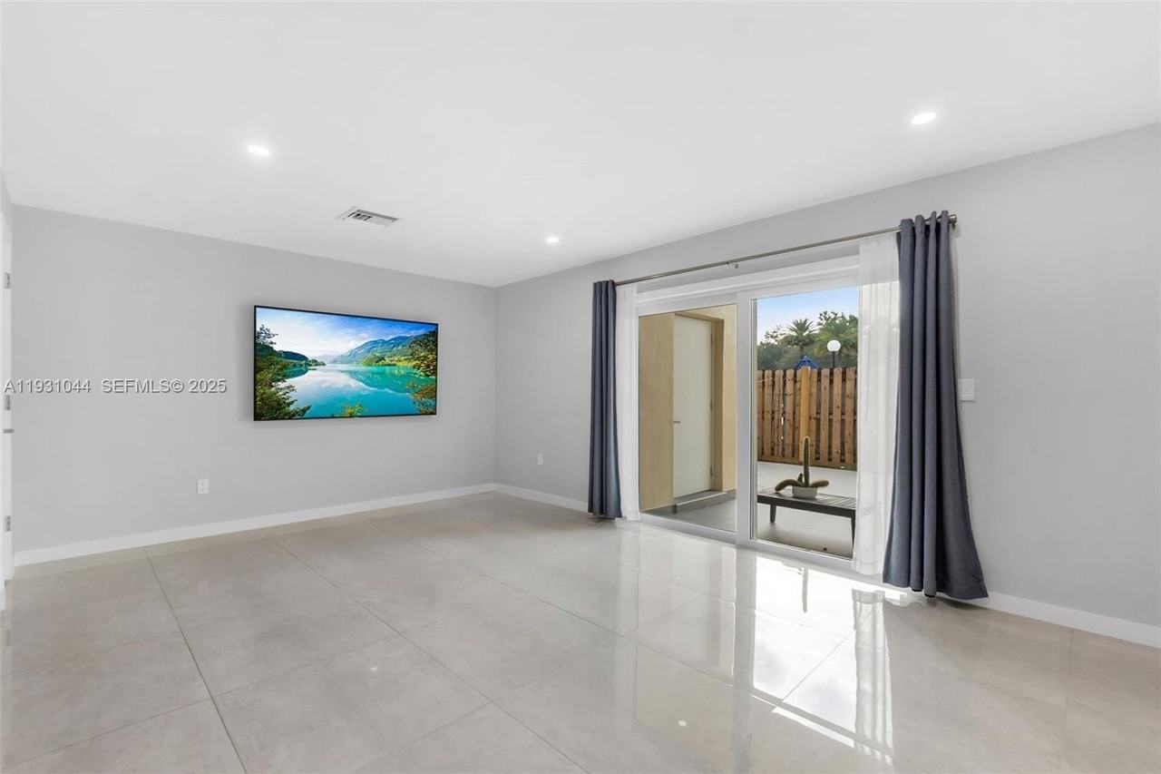 8443 Southwest 137th Avenue #8443 - Photo 5 of 27