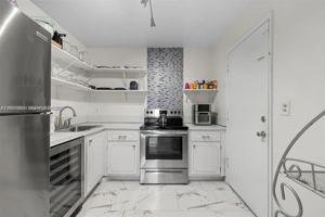 featured image of 4043 Nw 16th St #201