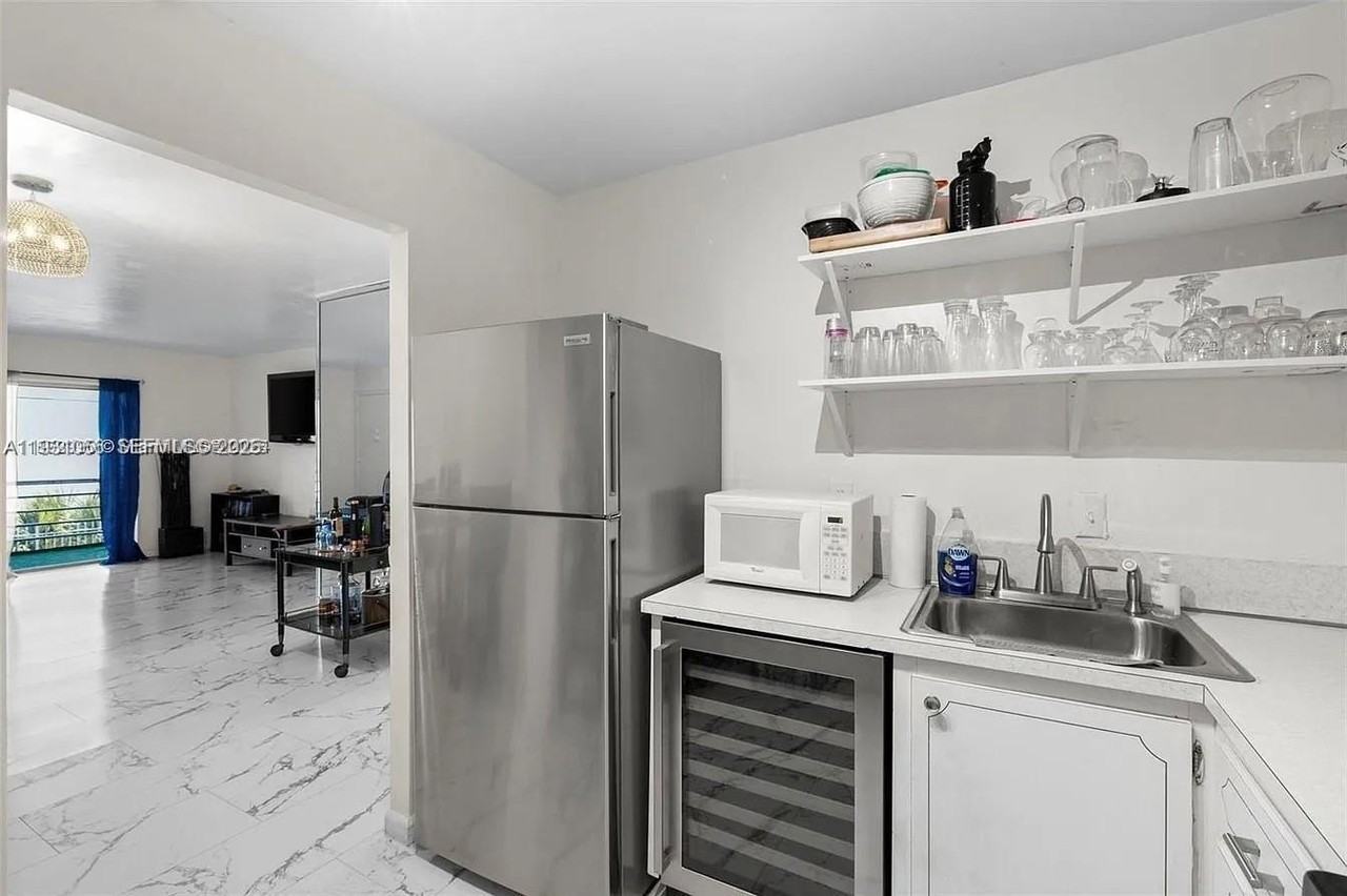 4043 Nw 16th St #201 - Photo 2 of 22