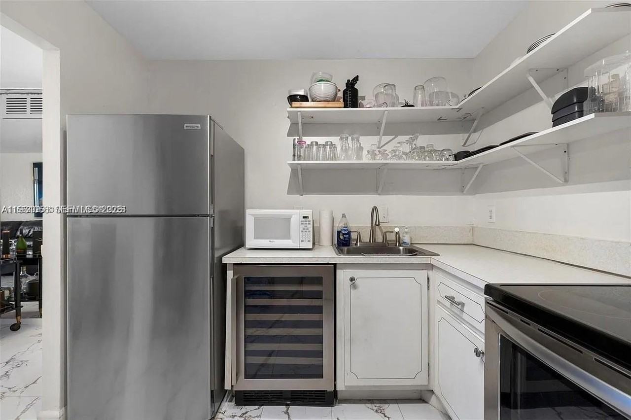 4043 Nw 16th St #201 - Photo 3 of 22