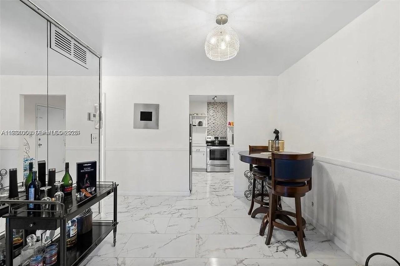 4043 Nw 16th St #201 - Photo 4 of 22