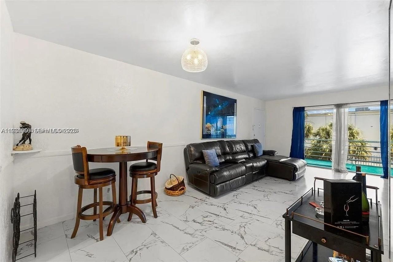 4043 Nw 16th St #201 - Photo 5 of 22