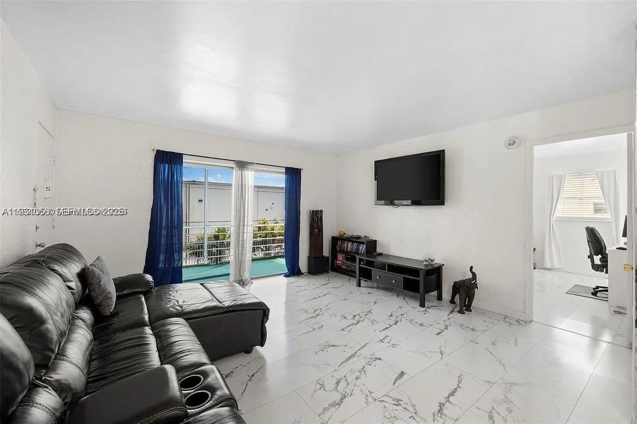 4043 Nw 16th St #201 - Photo 6 of 22