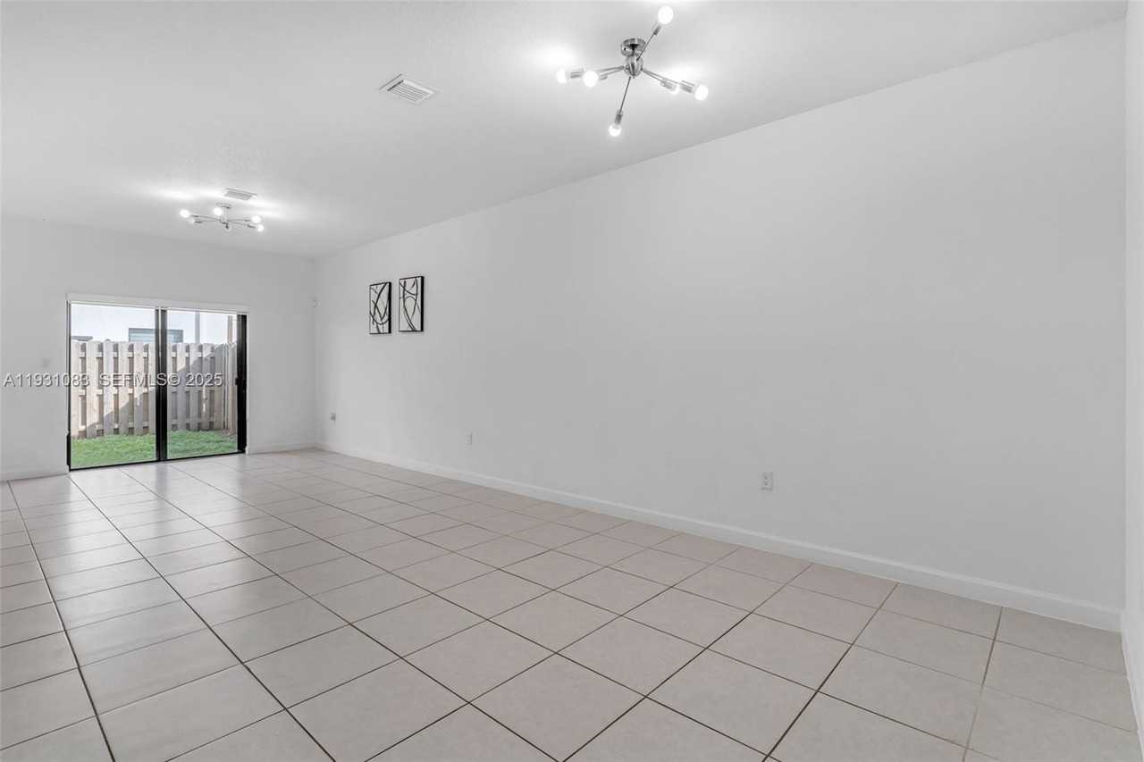 28625 Southwest 133rd Avenue - Photo 5 of 21