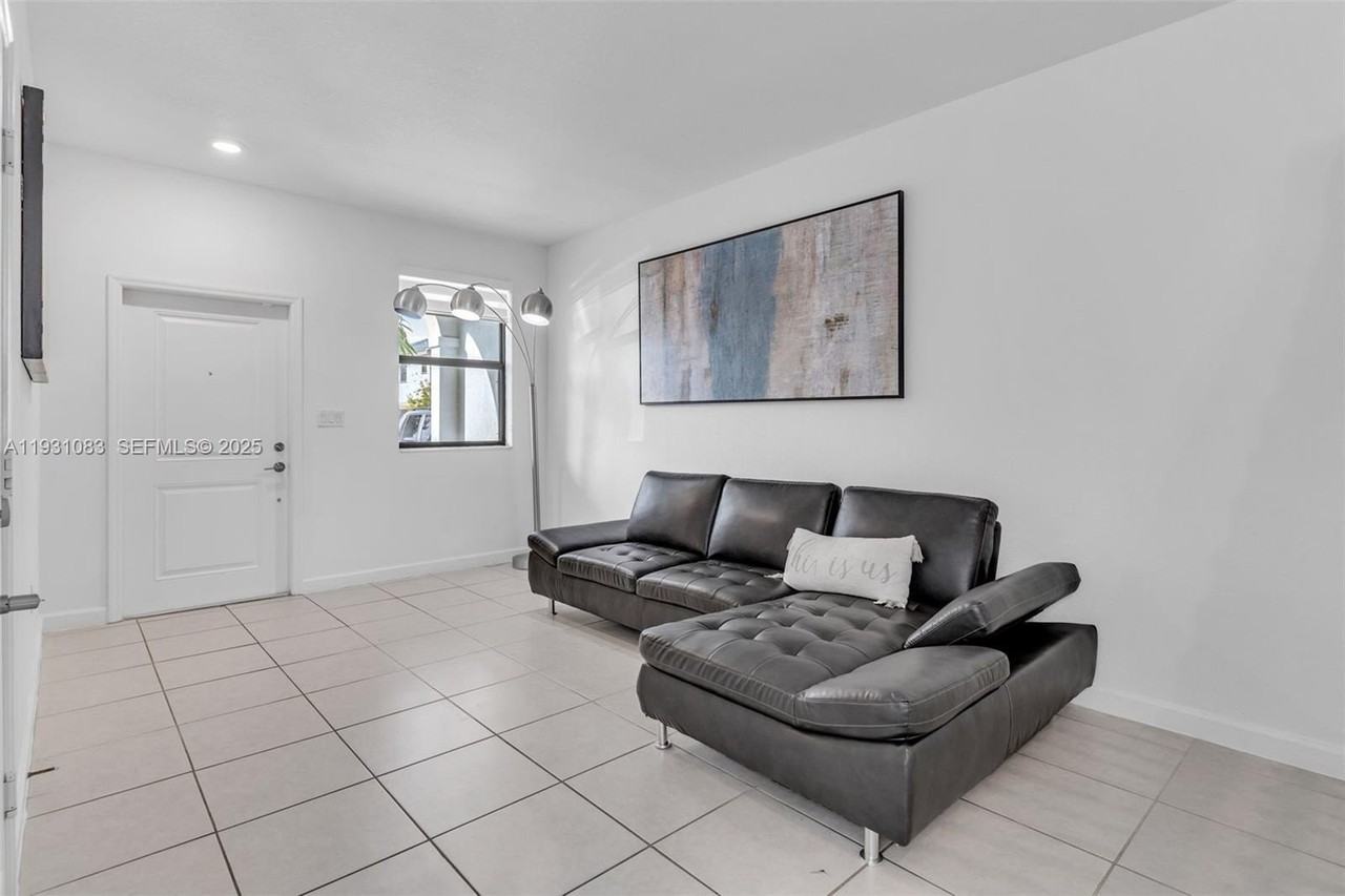 28625 Southwest 133rd Avenue - Photo 6 of 21