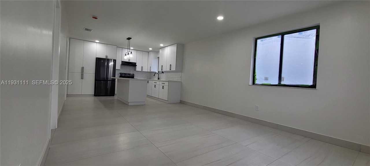 800 Jann Avenue - Photo 5 of 27