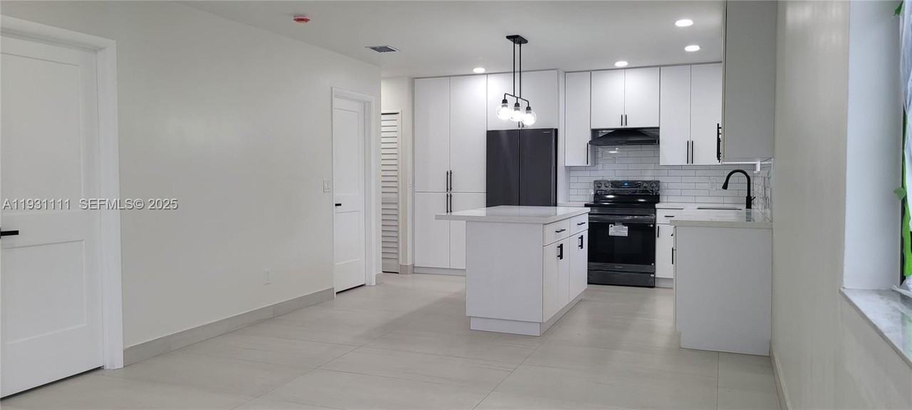 800 Jann Avenue - Photo 6 of 27