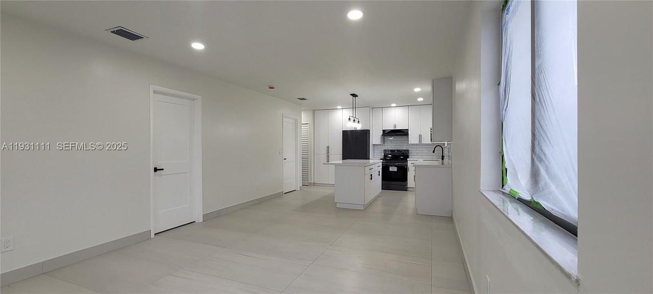 800 Jann Avenue - Photo 7 of 27