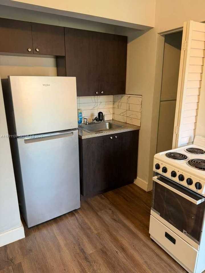 2321 Adams Street #19A - Photo 3 of 6