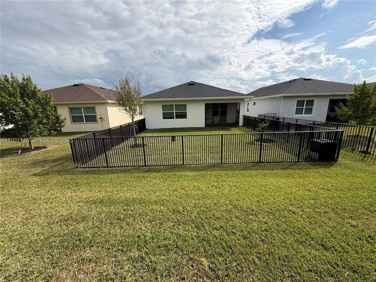 400 Southeast Mulbery Way #400 - Photo 2 of 17