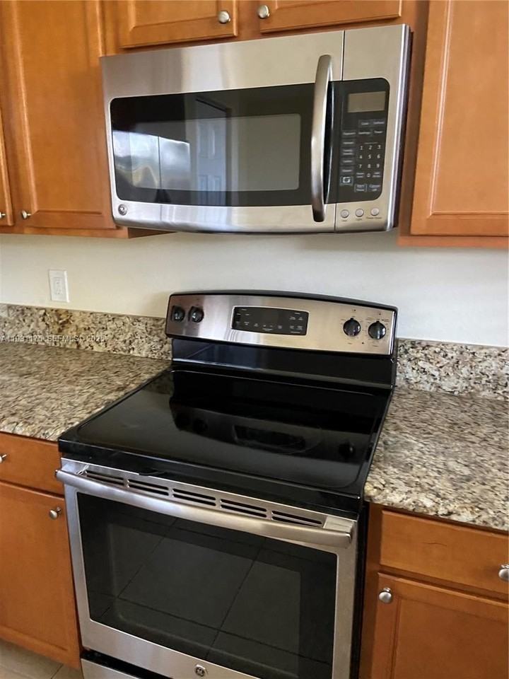 12446 Emerald Creek Ct #12446 - Photo 6 of 27