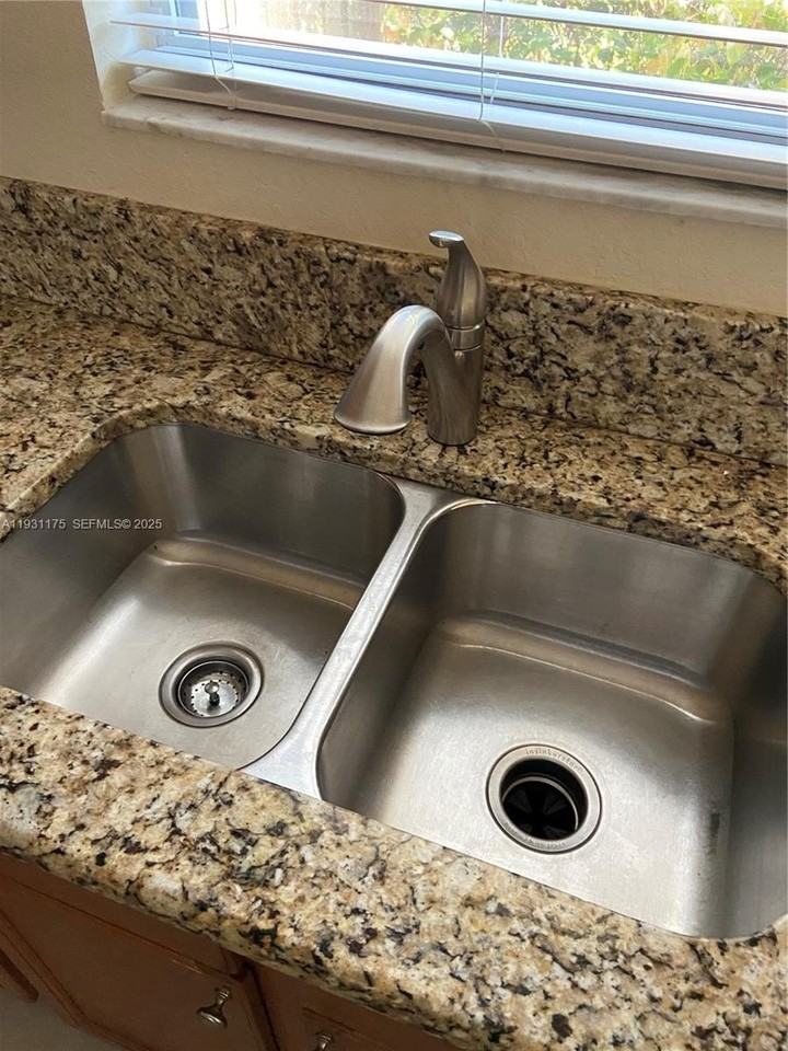 12446 Emerald Creek Ct #12446 - Photo 7 of 27