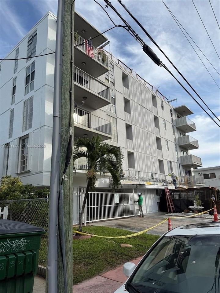 8305 Crespi Blvd #5A