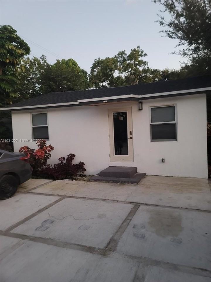 512 Northwest 96th Street #A - Photo 4 of 7