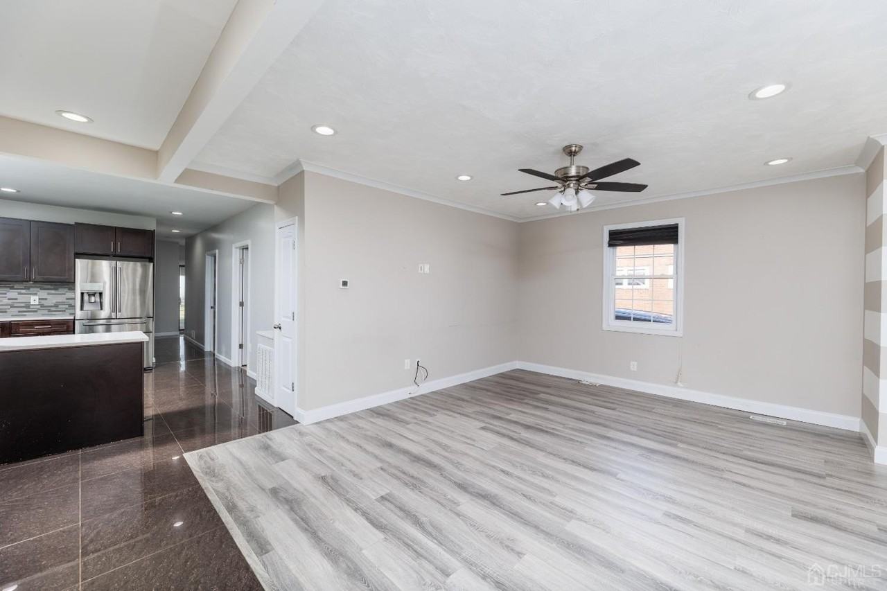 52 Sharot Street - Photo 4 of 16