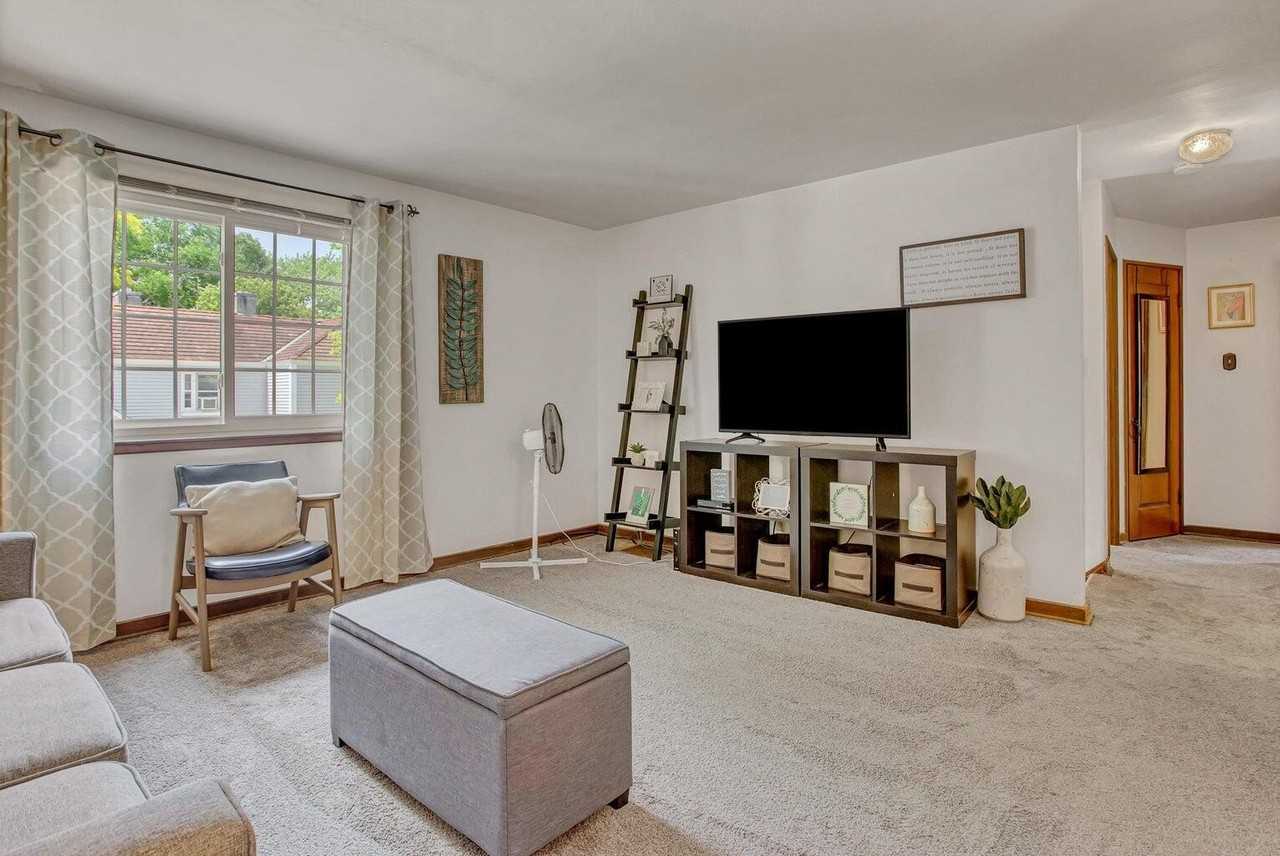 5602 Berry Court - Photo 4 of 25