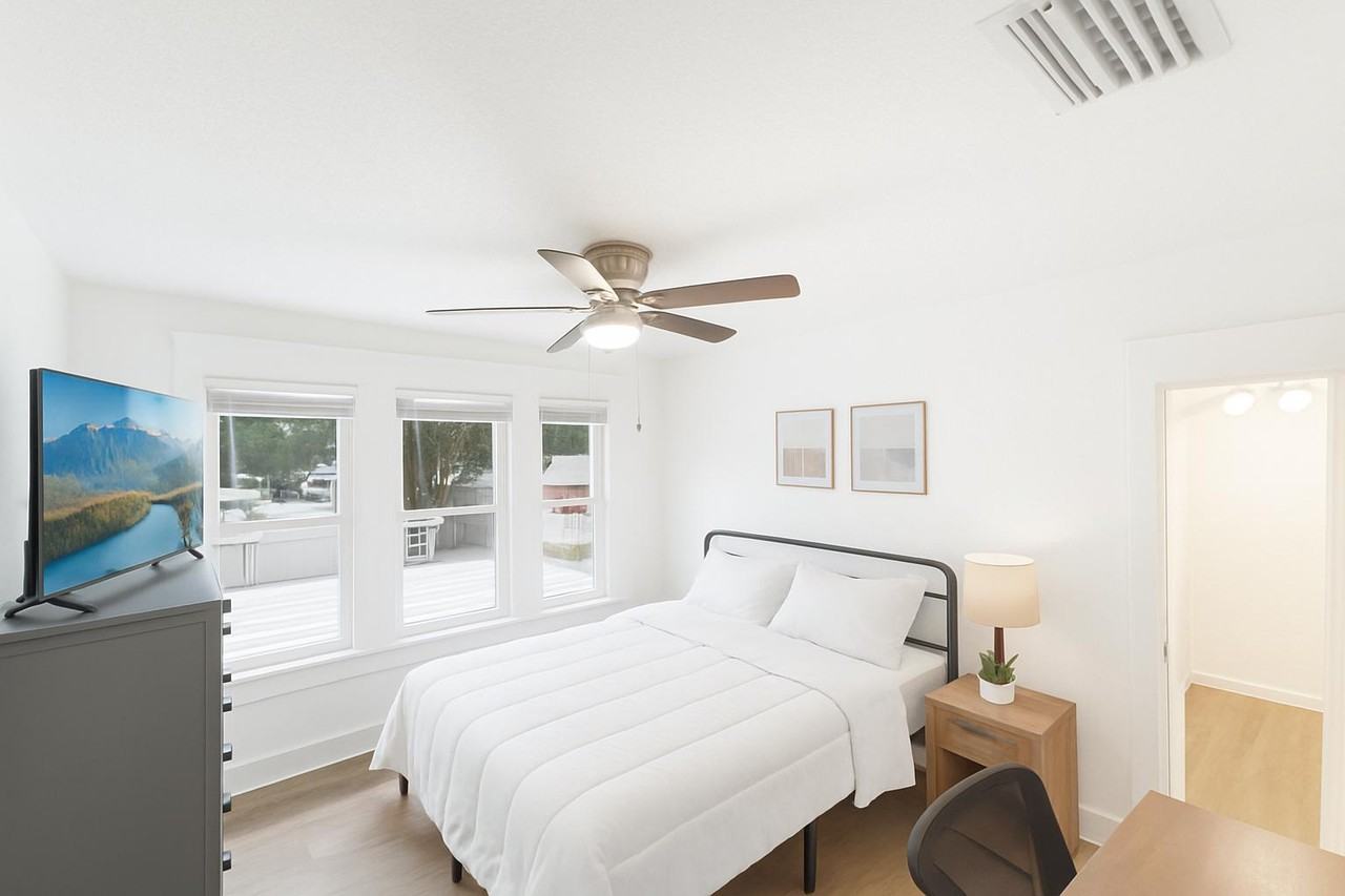 Sanford Ave - Photo 7 of 17